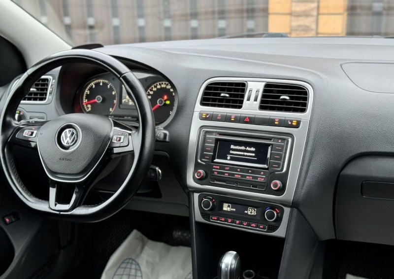 Volkswagen Polo черный